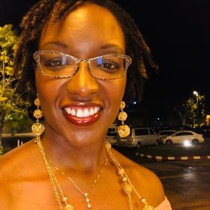 Meet your Posher, Antoinette